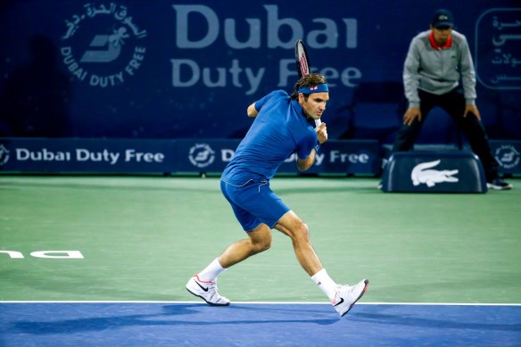 Nguyen out of focus, acting as a linesman in the Dubai 2019 final behind Roger Federer.