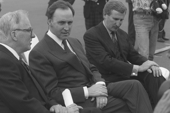 PM Paul Keating and Federal Minister for Transport Laurie Brereton at the opening of the Third Runway.