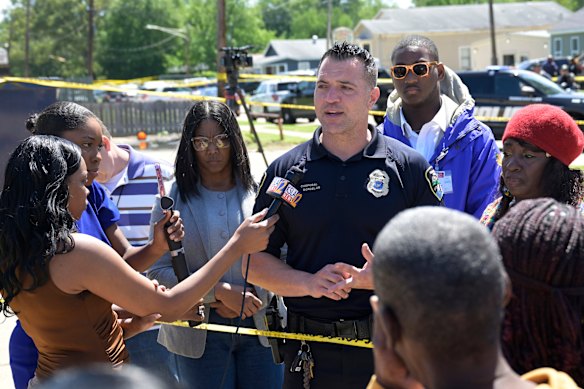 Shreverport police spokesman Chris Bordelon speaks after the shootings.