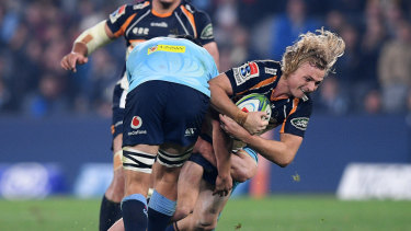 Joe Powell makes a run for the Brumbies.