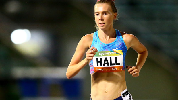 Linden Hall has broken the Australian mile record.