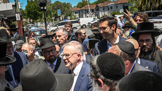 Anthony Albanese visits the Adass Israel synagogue