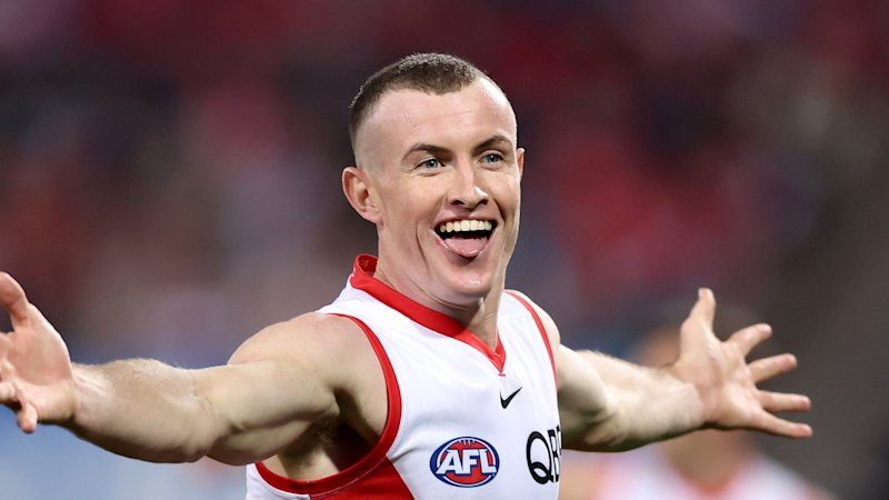 AFL live: Sydney Swans, Carlton Blues face off at SCG as finals hopes go on the line