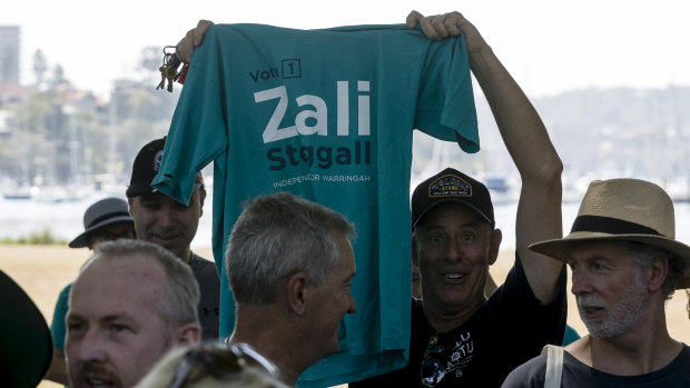 Supporters of Warringah independent candidate Zali Steggall at her campaign launch on Sunday. 
