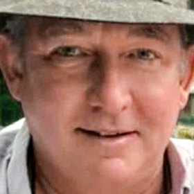 Lynn is a former Jetstar pilot.