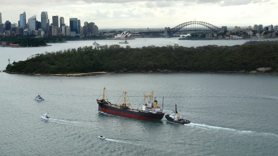 The North Korean ship the Pong Su is pushed into Garden Island where many customs and federal Police awaited.