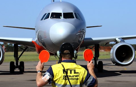 Os aeroportos regionais estão decolando para atender à demanda. 