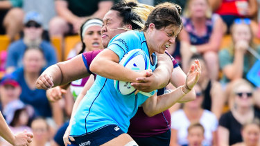 Grace Hamilton in action for NSW against Queensland. 