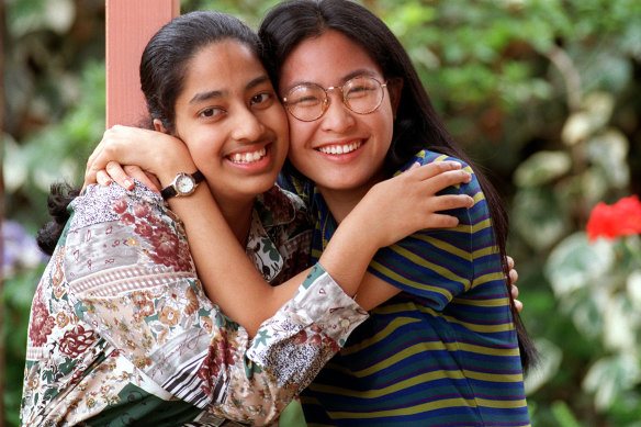 Kavita Enjeti, left, with her friend Ju-Lee Ooi, who both received a 100 TER in 1998.
