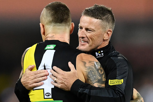 Damien Hardwick embraces Dustin Martin after the grand final in 2020.