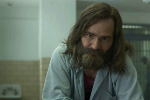 Damon Herriman as Charles Manson in Mindhunter. 