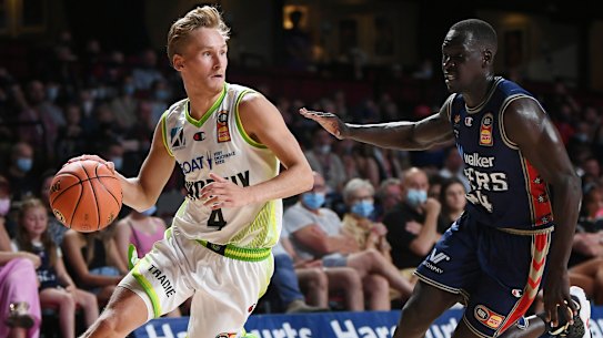 Kyle Adnam in action for the Phoenix against the 36ers.