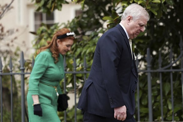 E-mails descobertos recentemente mostram como Andrew e sua ex-esposa Sarah Ferguson mantiveram contato com o agressor sexual Jeffrey Epstein. 