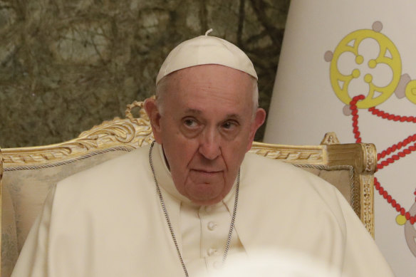 “Look beyond our differences”, Pope Francis urged his audience at Baghdad’s Presidential Palace. 