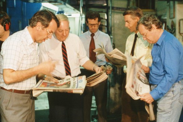 Steve Harris (centre), founding editor of <i>The Sunday Age</i>, and <i>Age</i> editor Creighton Burns (far right) with the first edition of the paper ever to leave the presses on August 19, 1989.