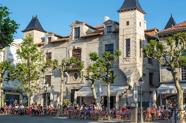 French bistro-cafes are closing across the country at a rate of two per day.