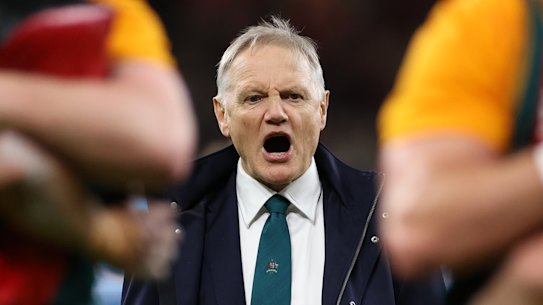 Joe Schmidt barks instructions at Wallabies training. 
