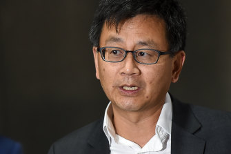 ATAGI’s co-chair Professor Allen Cheng took to Twitter to explain why the committee put the Pfizer vaccine ahead of AstraZeneca for under-50s.