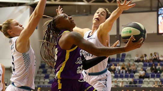 Tiffany Mitchell drives to the basket for the Melbourne Boomers in the WNBL.