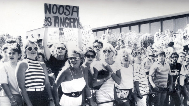 An angry crowd outside the Noosa Courthouse during an appearance by Beck and Watts.