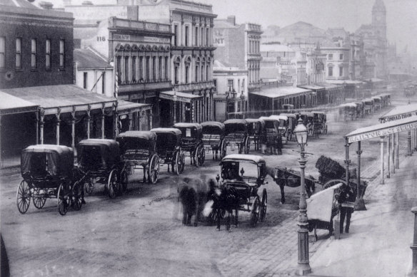 Hansom cabs line up in Lonsdale Street a few years before Fergus Hume wrote his bestselling mystery. 