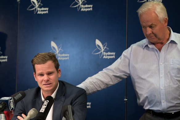 Steve Smith with his father Peter at Sydney Airport in March 2018.