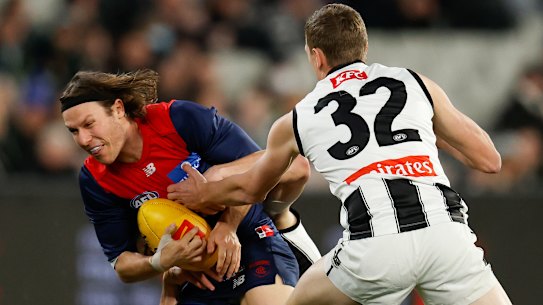 The Magpies went after Ed Langdon on Friday night, their tackling and pressure prompting club great Tony Shaw to declare they can win the flag.