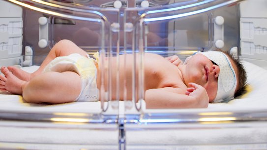 A new clinical trial testing different oxygen levels on preterm babies in Victorian hospitals - without telling their parents - has raised deep concerns among ethics experts and hospital staff.