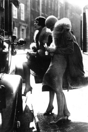 Two women on a Berlin street in the 1930s. 