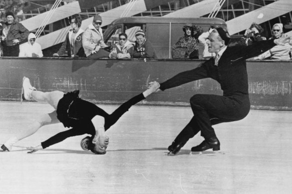 Oleg Protopopov and Ludmila Belousova perform the death spiral spin in California in 1960.