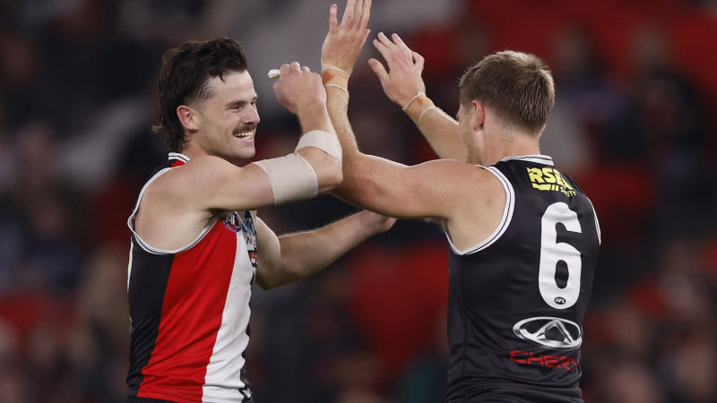 AFL 2024 round nine LIVE updates: Hawks fly out to lead over struggling Saints in Tasmania