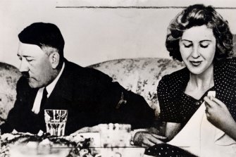   Adolf Hitler ve Eva Braun 
