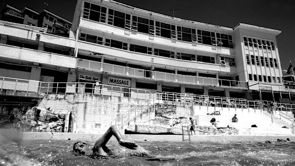 Bondi Icebergs in 1990 before it was redeveloped.
