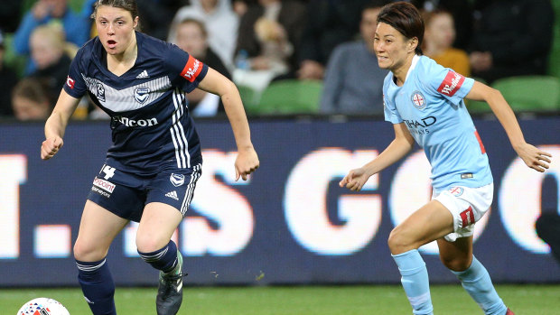Melina Ayres of Victory dashes clear of City's Yukari Kinga during the Round 3 W-League Melbourne derby. 