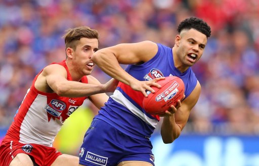  Jason Johannisen of the Bulldogs runs with the ball during the 2016 grand final match between the Sydney Swans and the Western Bulldogs at the Melbourne Cricket Ground. 