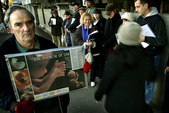 Laws were eventually passed to order Right to Life campaigners to keep their distance from the East Melbourne abortion clinic. 