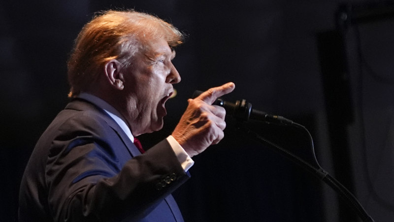 Trump claims win over Colombia in stand-off over deportation flights