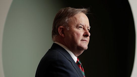 Labor leader Anthony Albanese wants the government to pledge to boost salaries for millions of workers.