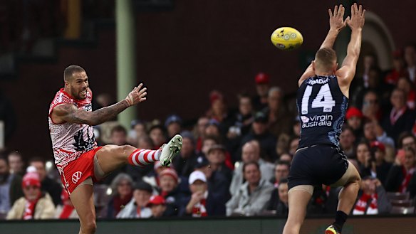 Lance Franklin kicks over Liam Jones to score a major at the SCG.
