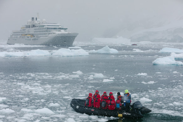 Zodiac excursion, Neko Harbour.