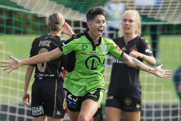 Former Matildas striker Michelle Heyman wants her W-League goal-scoring record and Australian jersey back.