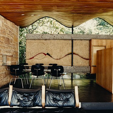 This image of Buhrich House in Iconic Australian Houses by Stephen Todd shows the wavy roof and ceiling of this house designed by Hugh Buhrich makes it truly iconic.
