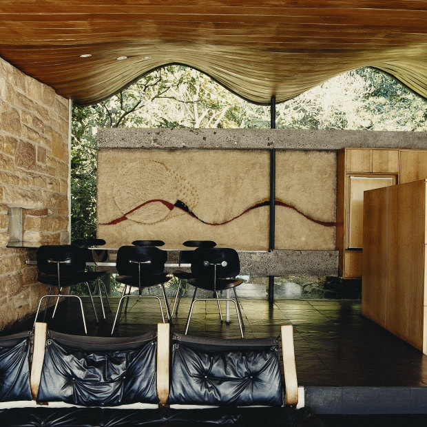 This image of Buhrich House in Iconic Australian Houses by Stephen Todd shows the wavy roof and ceiling of this house designed by Hugh Buhrich makes it truly iconic.
