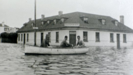 Men row a boat in Bank Street near The Stump hotel during the 1946 flood. 