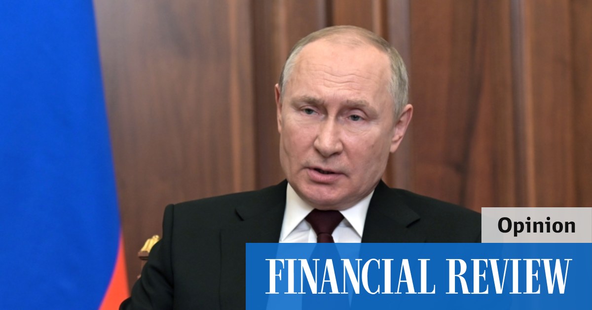 Vladimir Putin chiama l’Occidente una bufala