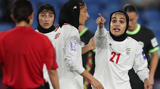 Golnoosh Khosravi durante lo scontro della Coppa d'Asia iraniana con i Matilda sulla Gold Coast.