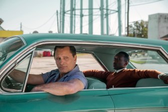 “Who’s the idiot in the story?“: Viggo Mortensen with Mahershala Ali in Green Book.