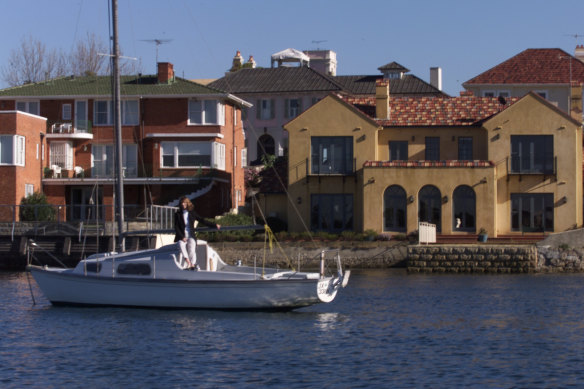 Mainhead was built in the first half of the 1930s and is one of the few homes in Point Piper with a permanent mooring.