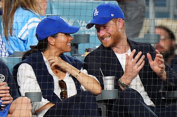Meghan, Duquesa de Sussex e Príncipe Harry fotografados em outubro na World Series de beisebol em Los Angeles.