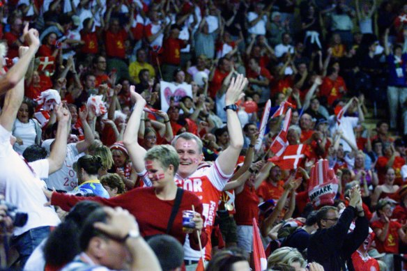 Handball was played in front of raucous crowds at Sydney 2000.